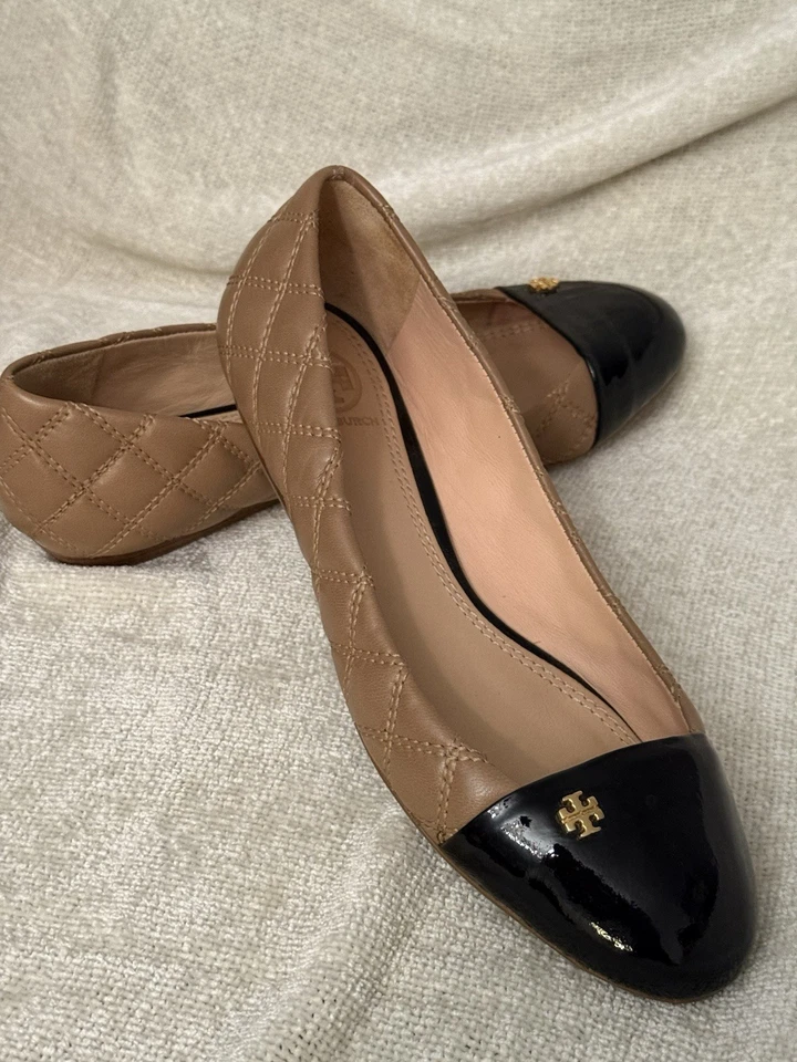Zapatos planos de ballet acolchados de charol negro para mujer Tory Burch talla 7 Foto 3 de 4