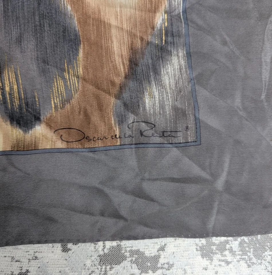 Bufanda cuadrada para mujer Oscar de la Renta 33,5x34,5 en seda floral Foto 2 de 4