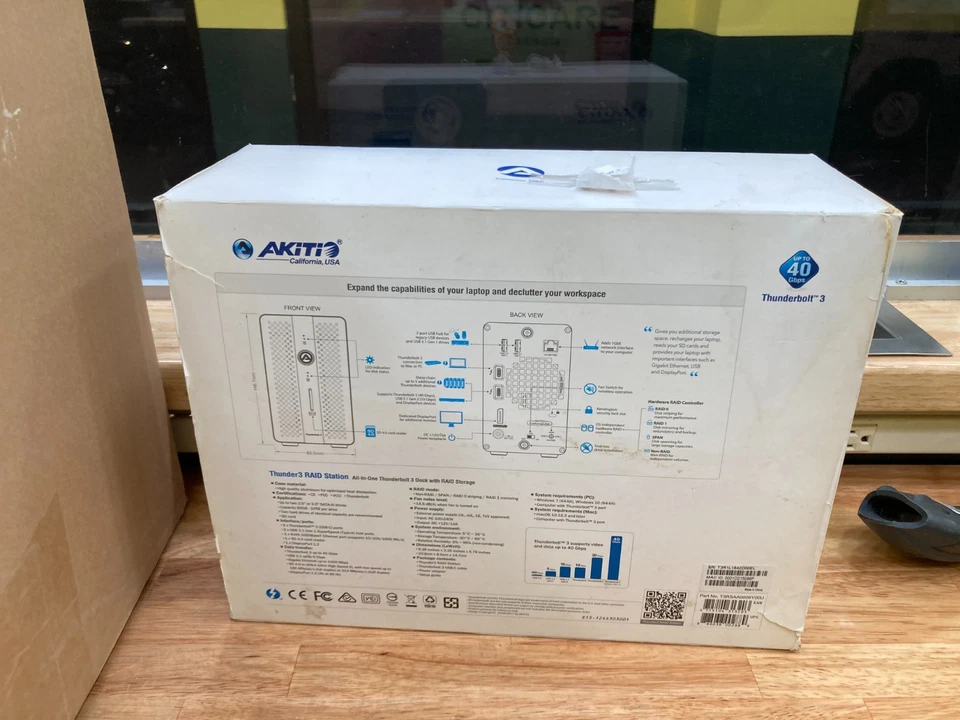 AKITIO THUNDER 3 RAID STATION ALL IN ONE THUNDERBOLT 3 DOCK WITH RAID STORAGE - Image 2 of 3