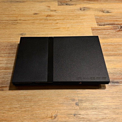Sony PlayStation 2 Slim SCPH-77004 Schwarz mit 2 Controllern, Spiele