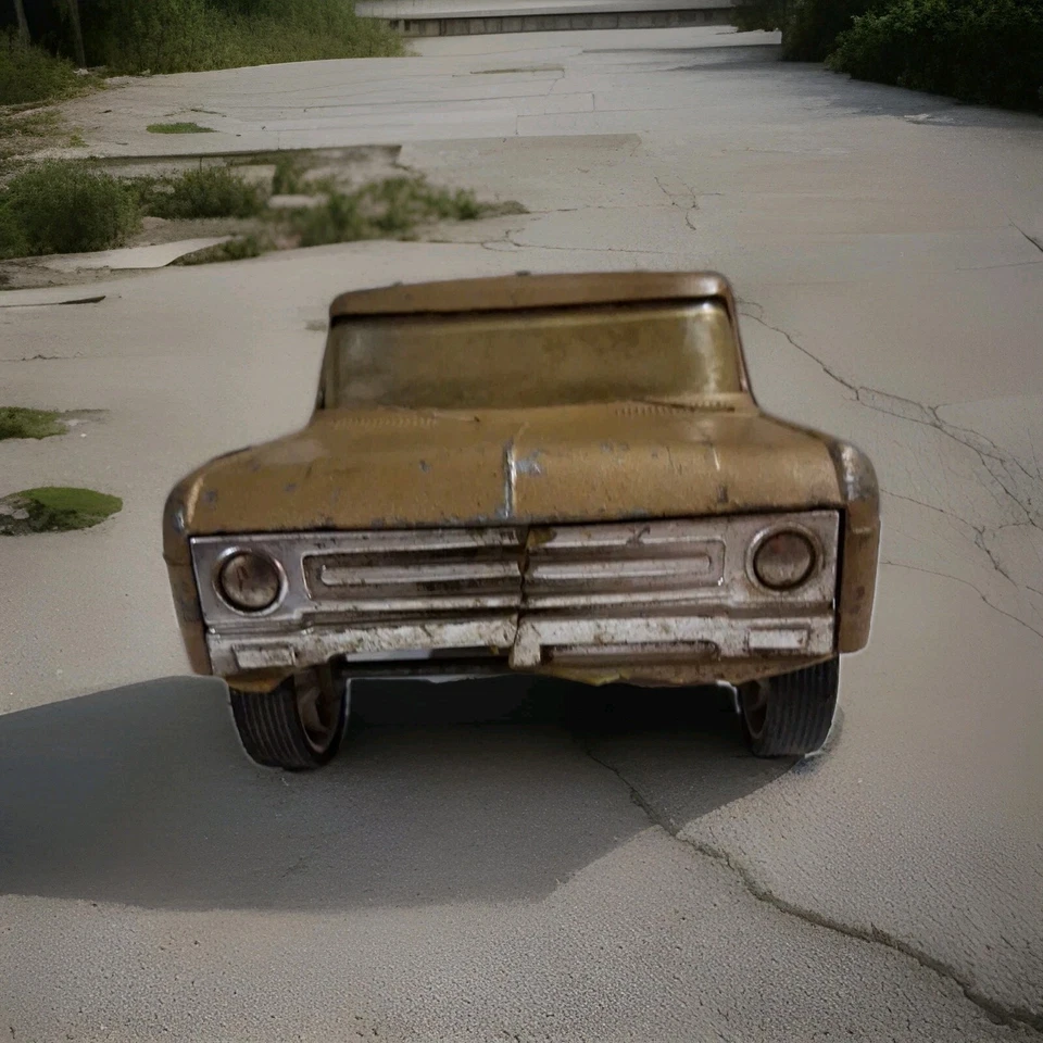 VINTAGE ERTL INTERNATIONAL HARVESTER PICKUP  WOOD GRAIN FARM TRUCK - Image 2 of 4