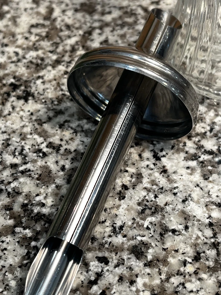 Dispensador de azúcar de vidrio de colección hecho en alemán con boquilla de acero inoxidable Foto 3 de 4