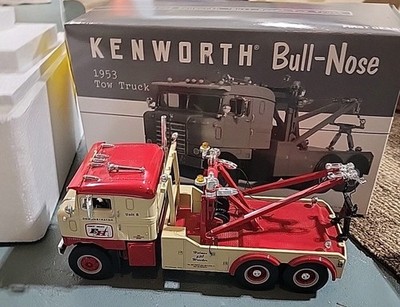 First Gear 1953 Bull-Nose Tow Truck 19-2544 Kenworth & KW  Millennium 2000 Red