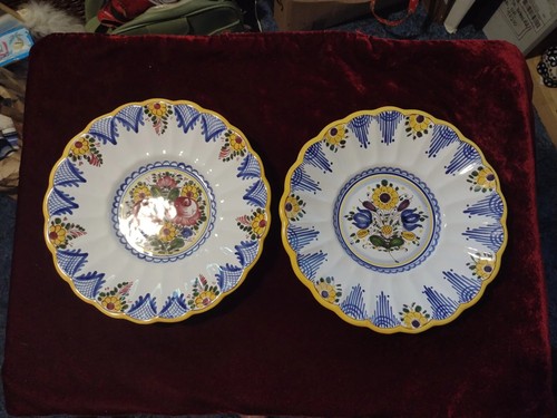 Pair of Lovely Floral Portuguese, Spanish, or Italian / Sicilian Majolica Plates - Picture 6 of 8
