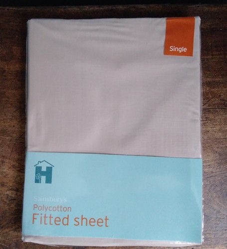 Sainsburys Polycotton Single Light Brown Fitted Sheet (90x190cm)+ 2 Pillow Cases - Picture 4 of 13