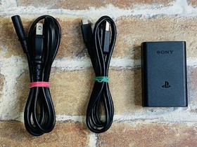 Sony PS Vita Lime Green / White PCH 2000 ZA13 Charger 4GB Mine Craft Tested DDP