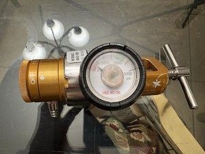 Apria Healthcare Adjustable Oxygen Tank Regulator AHG-1929 Gold .5 - 5 LPM