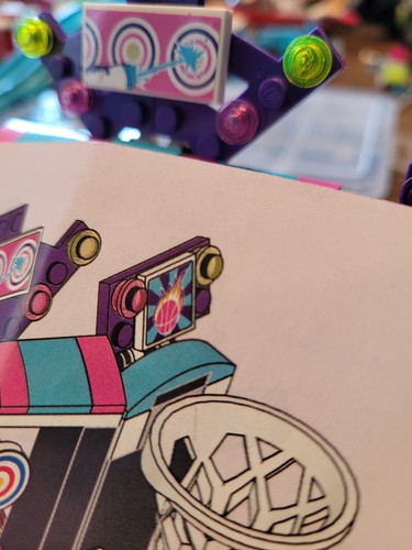 LEGO FRIENDS: Amusement Park Arcade (41127) - Picture 7 of 7