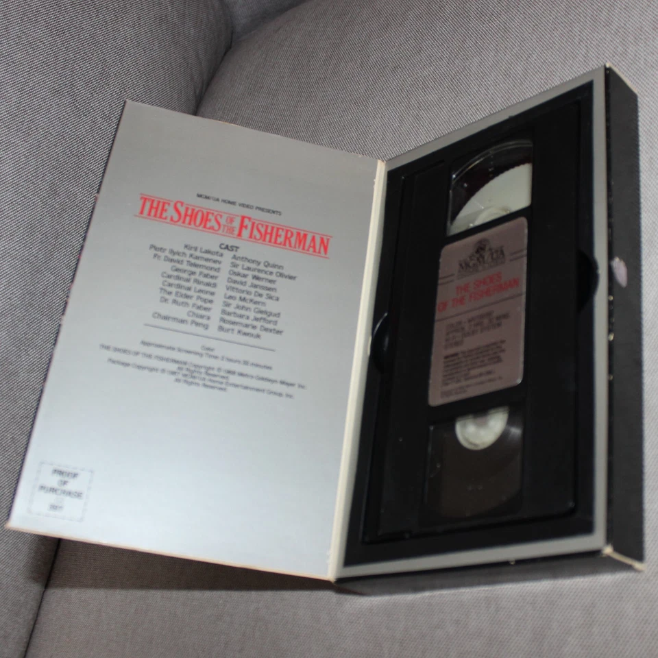 Raro 1968 LOS ZAPATOS DEL PESCADOR 1987 MGM estuche grande VHS Anthony Quinn Foto 4 de 4