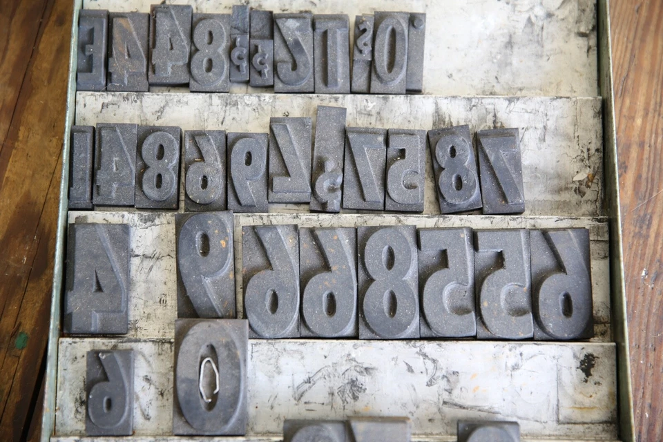 Vintage Typeset drawer letterpress Number Stamps Magnetic Rubber metal tray - Image 4 of 4