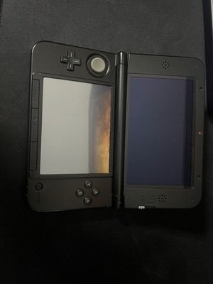 Nintendo 3DS XL LL Handheld In Silber/Schwarz Mit Stylus Und Ladekabel