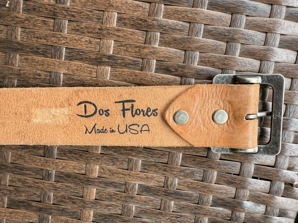 Cinto em relevo vintage de couro marrom claro Dos Flores. Fivela removível tamanho 34. - Imagem 3 de 4