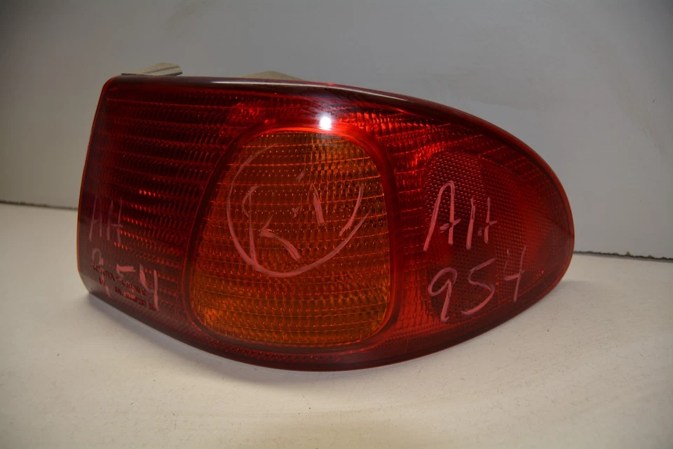 1998-2002 TOYOTA COROLLA ЗАДНИЙ ПРАВЫЙ ПАССАЖИРСКИЙ БОКОВОЙ ЗАДНИЙ ФОНАРЬ OEM, 166-60284 - Изображение 2 из 4