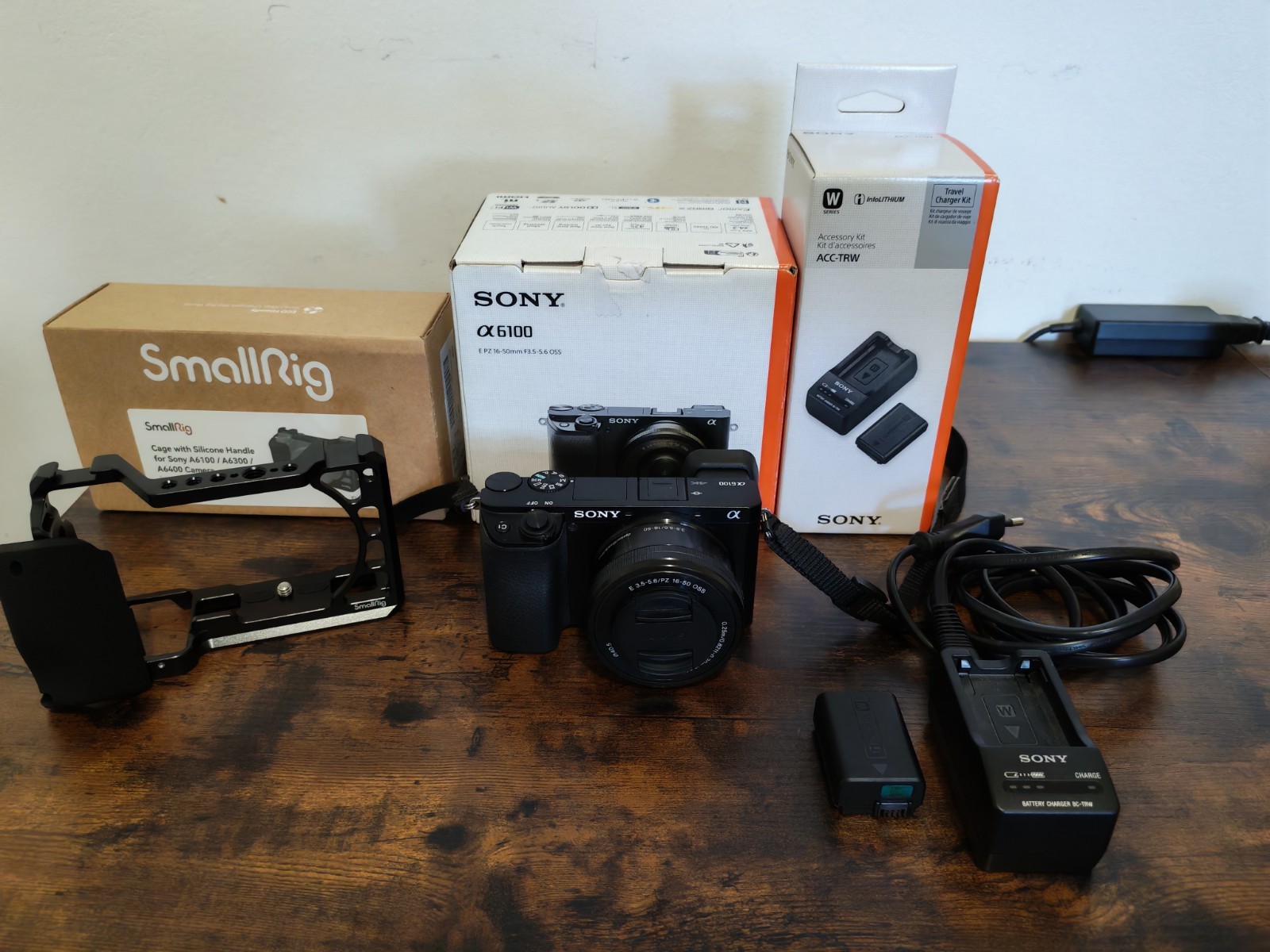 Sony Alpha a6100 + obiettivo kit + accessori