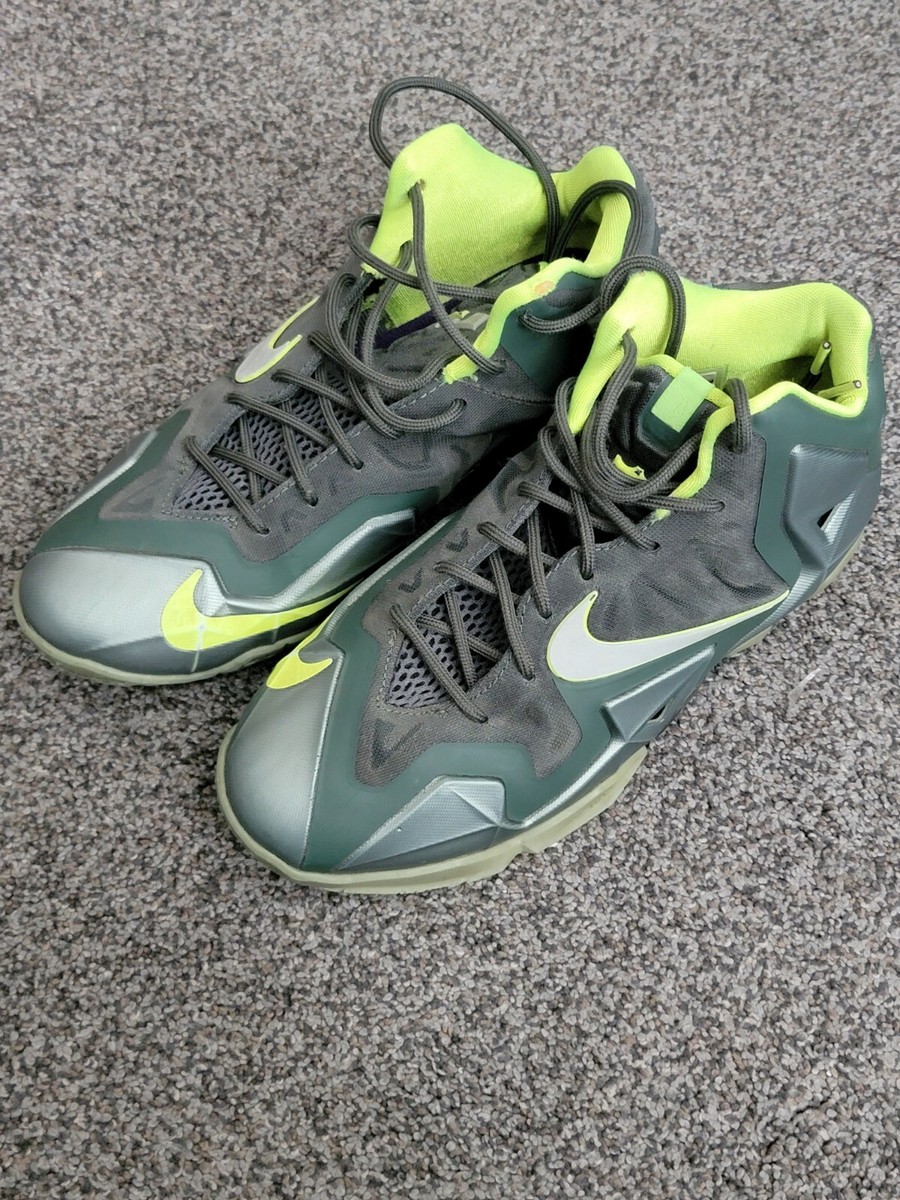 NIKE Basketball Shoe LEBRON JAMES XI Boys Youth Size Dark