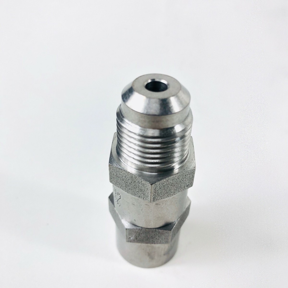 DETROIT DIESEL 23516919 FUEL CHECK VALVE OEM, FLEARED 8 X 3/8