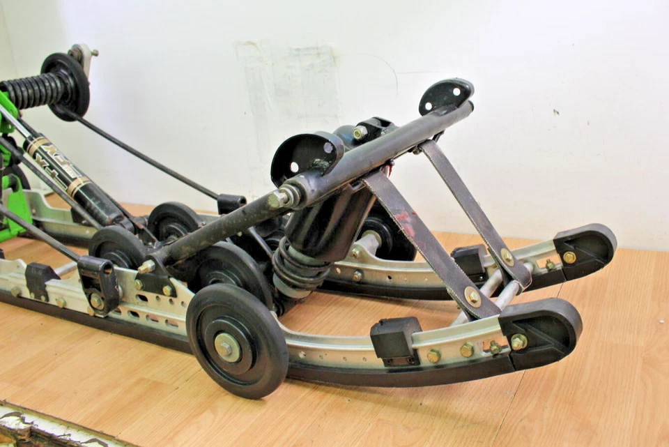 Arctic Cat Mountain Cat 600 2001 VEV suspensión trasera patín 136" Foto 2 de 4