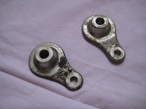 Mercedes W111 Coupe / Cabrio Halterungen Querstrebe Hinterachse, gebraucht