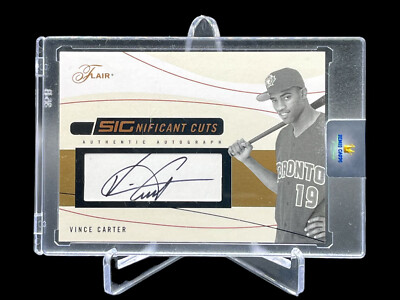 2004 Flair Vince Carter Significant Cuts Auto #SIG-VC Toronto Blue 