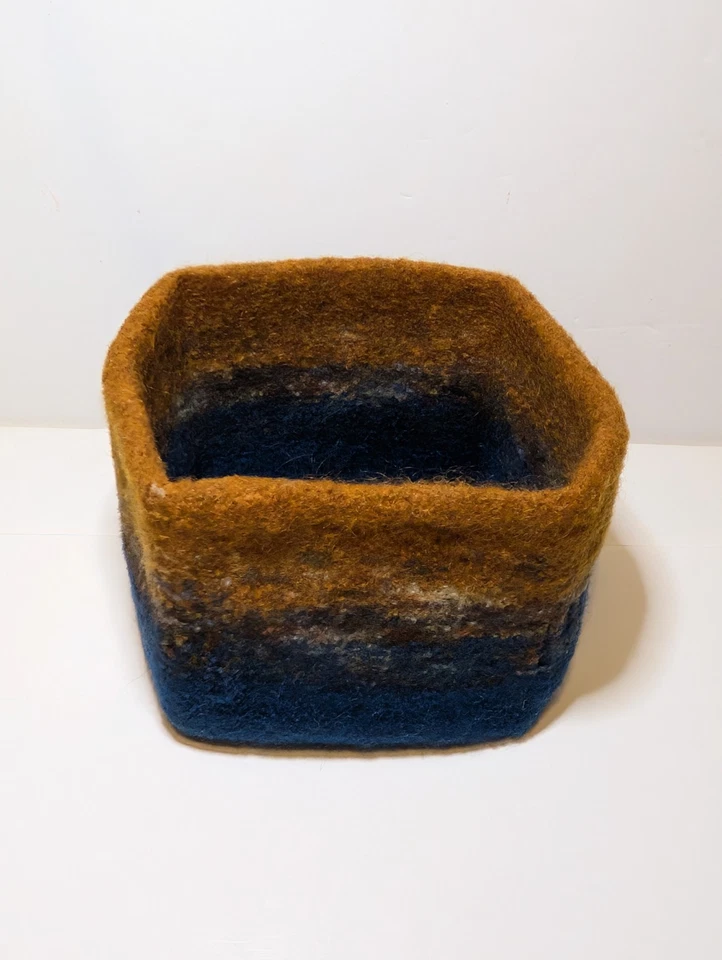 Cesta quadrada de lã feltrada 6" x 6" tons de terra macios e resistentes exclusiva rara - Imagem 3 de 4