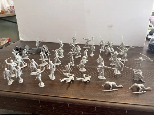 MARX BATTLE OF THE BLUE AND THE GRAY PLAYSET FIGURES