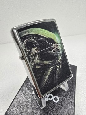 ORIGINAL Zippo Feuerzeug ALIEN GREEN GLOW RIDLEY SCOTT Street Chrome 2018 NEU