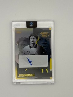 Topps BVB Team Set 24/25 Bona Fide Julien Duranville Auto 1/1