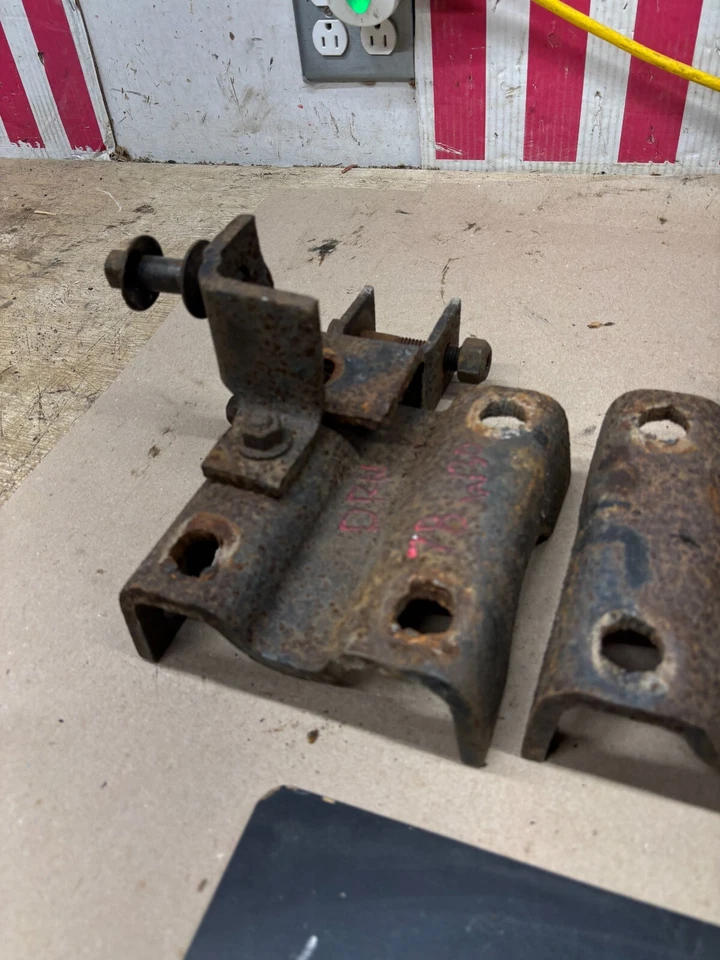 1981 86 87 DODGE D350 W350 W300 REAR LEAF SPRING MOUNT PLATES DANA 70 HOME MADE? - Image 2 of 4