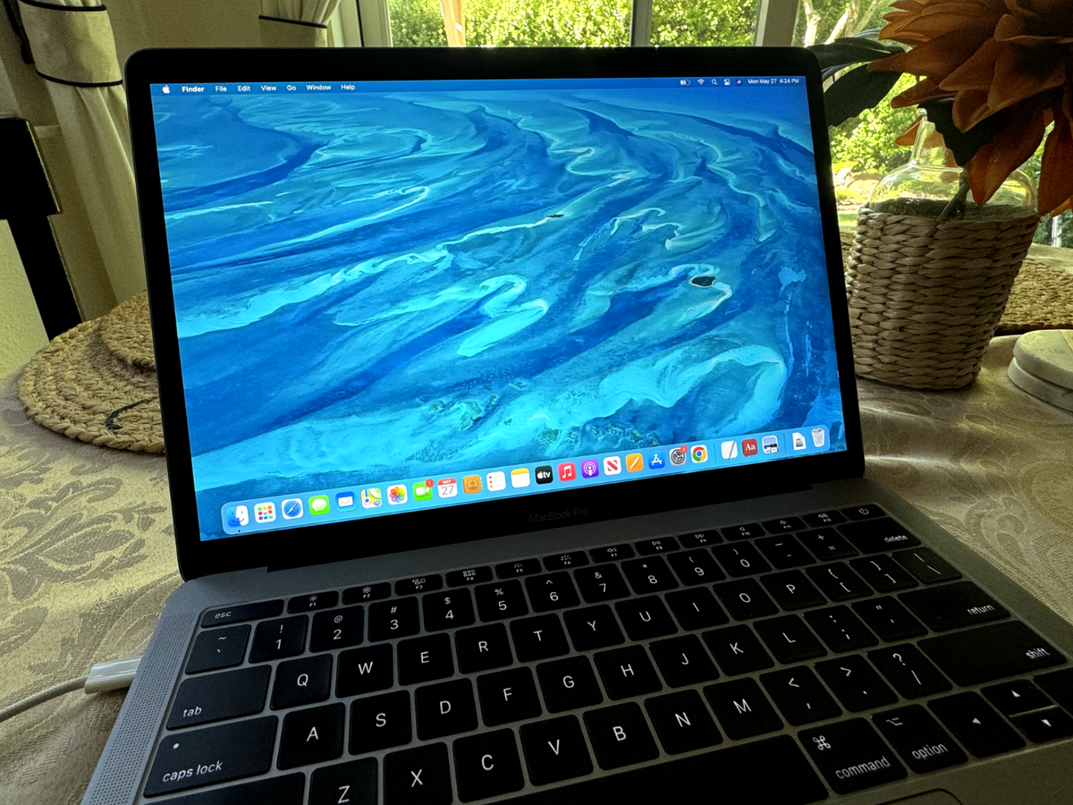 Apple Macbook Pro 13.3 inch (i5, 2017, 8GB, 256GB, Space Grey