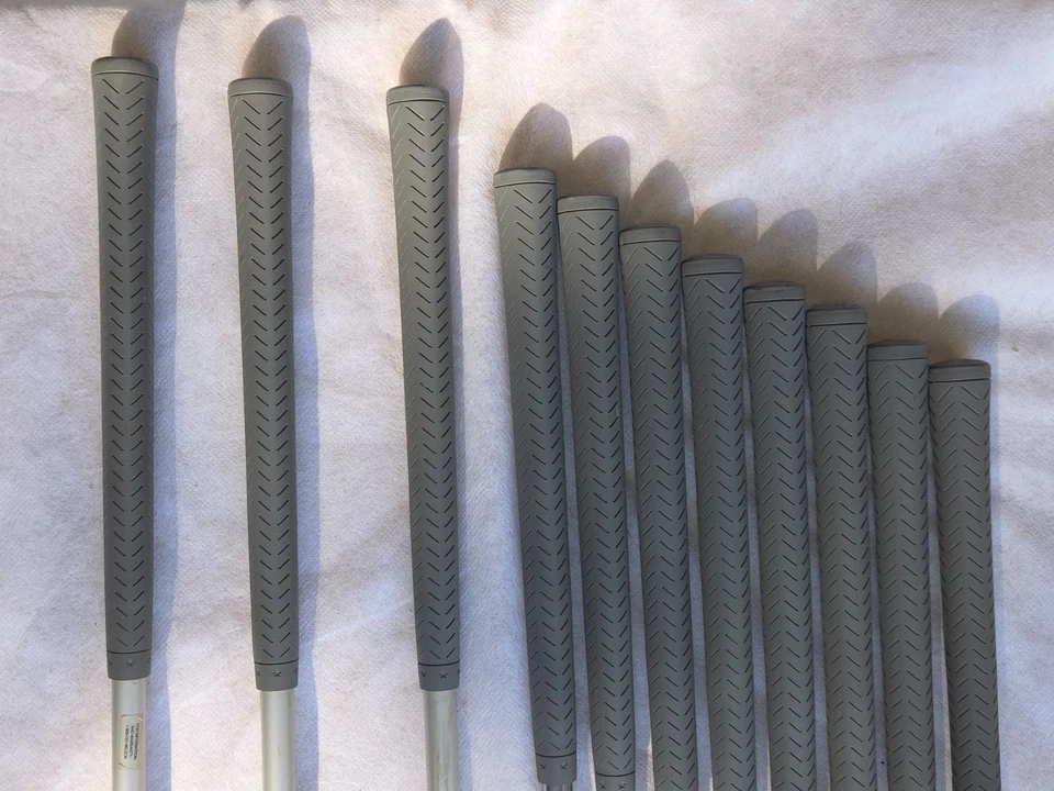 Wilson Power Source Midsize RH 1,3,5 Woods w/Graphite Shafts & 3-PW SS Iron Set - Image 3 of 4