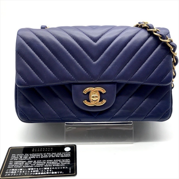 Chanel Coco Mark Turn Lock Chevron Lambskin Chain Shoulder Bag Excellent Condition