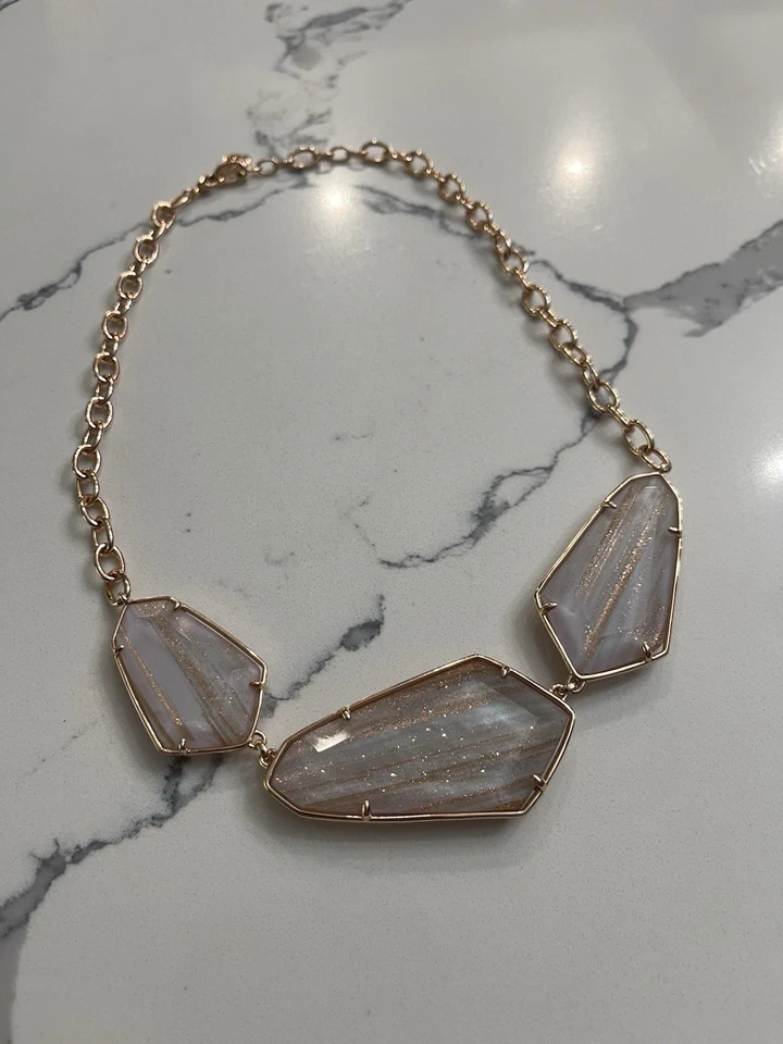 Colar Kendra Scott Rose Dusted Rose Gold Ella pré-usado com saco de pó sem caixa - Imagem 2 de 4