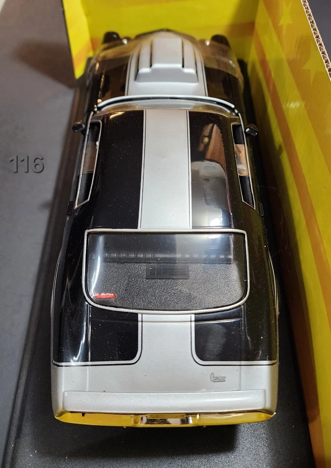 Camaro Motion 1970 fundido a presión 1:18 *1 de 5000* (negro/plateado) Foto 3 de 3