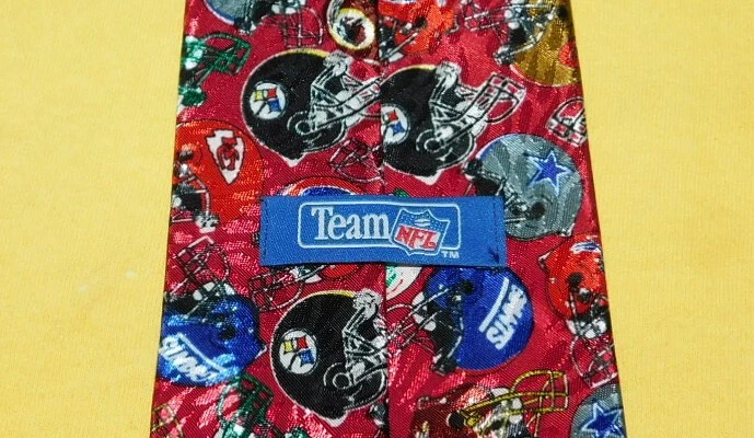 EQUIPO NFL ROJO/VERDE/BLANCO MOTIVO CASCO CORBATA POLIÉSTER - CORBATAS - CORBATAS DE DISEÑADOR. Foto 3 de 3