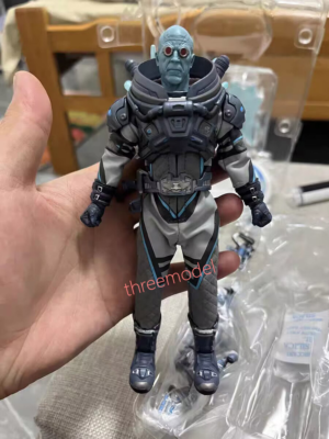 【中古】MEZCO ONE:12 COLLECTIVE MR.FREEZE DELUXE EDITION[10][240010473794] One:12 Collective Mr. Freeze - Deluxe Edition | Mezco Toyz