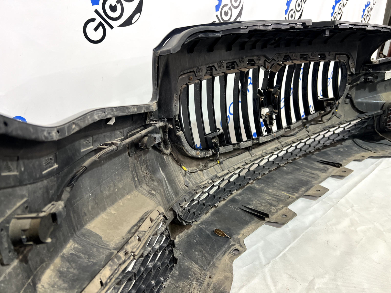 2014-2016 Maserati Quattroporte Front Bumper Cover W/ Grilles & Park Sensors OEM