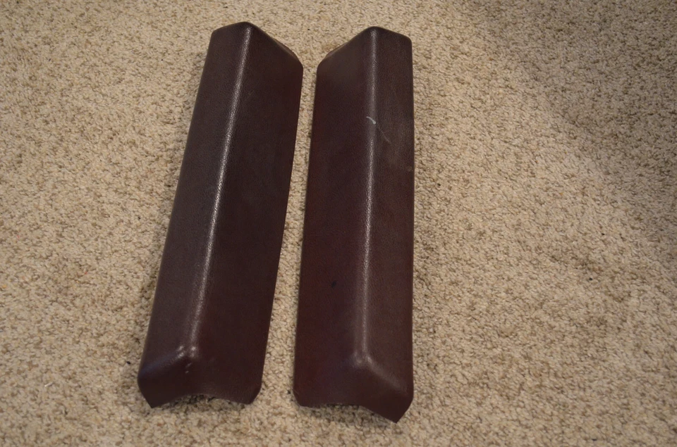 1975 1976 1977 CHEVROLET MONTE CARLO ARMREST DOOR PANEL ARM RESTS MAROON PAIR Foto 2 de 4