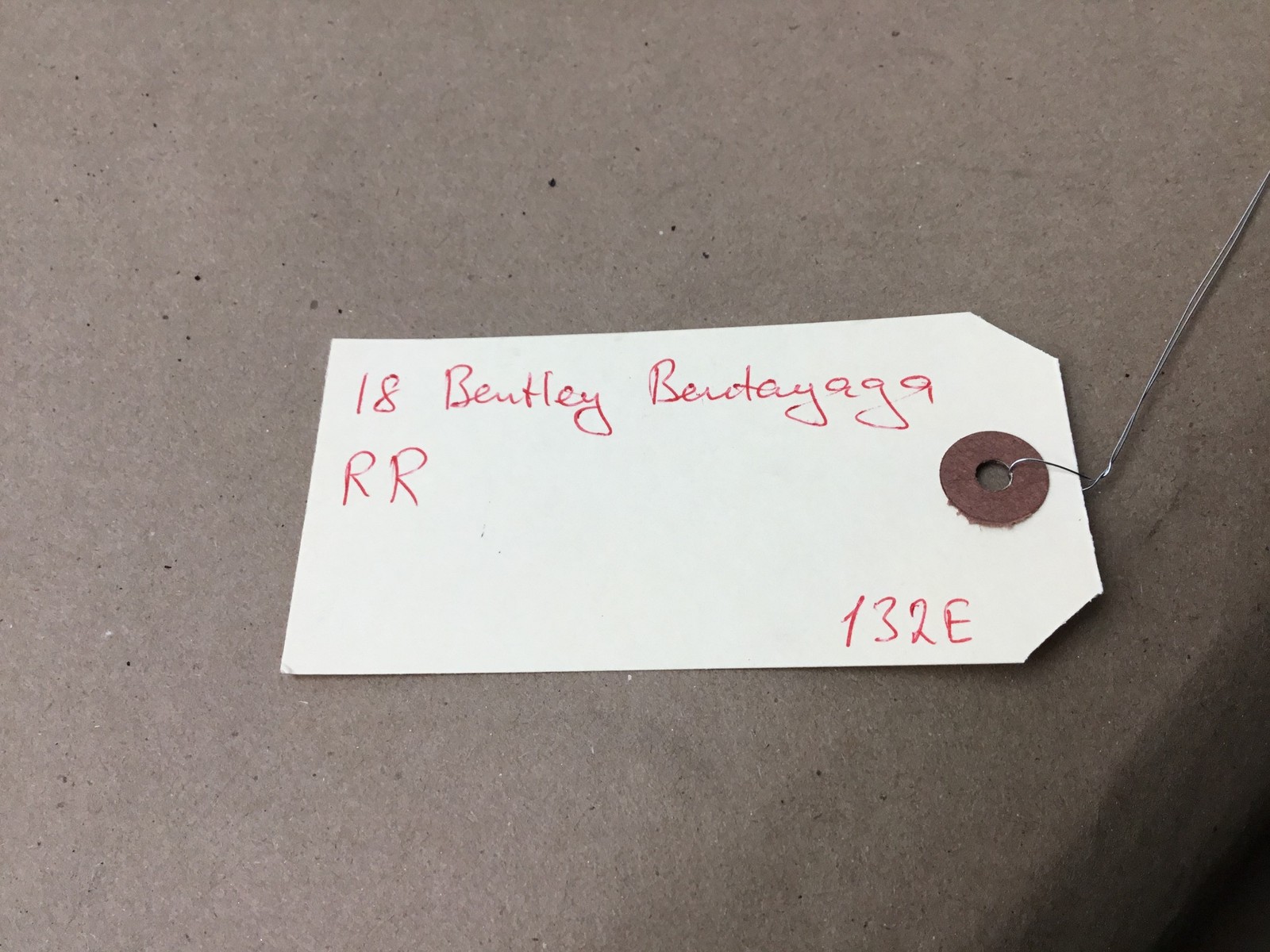Bentley Bentayga 2019 V8 Rear Seat Headrest Head Rest Red Set 3 PCS 16-20 ;:M