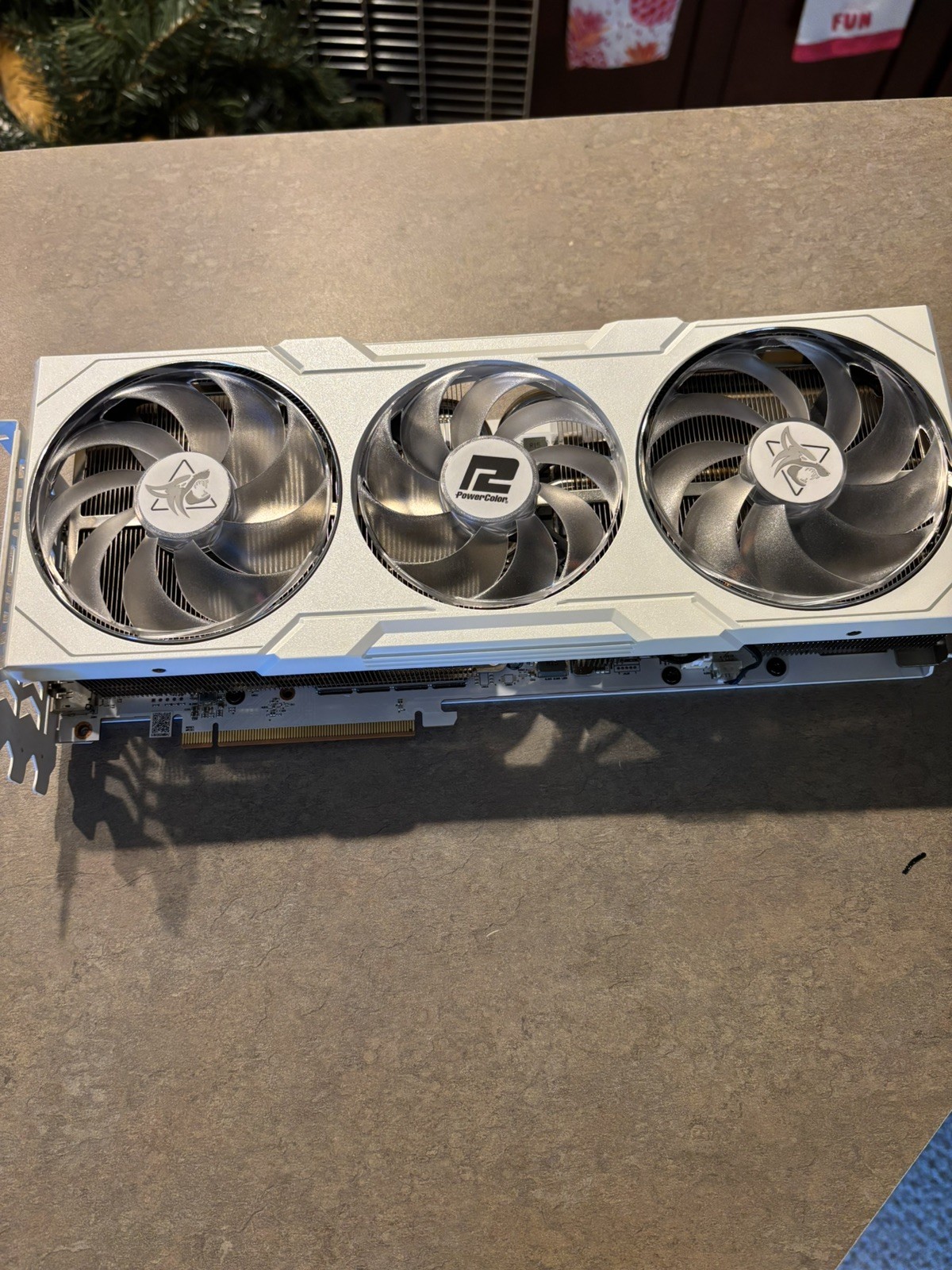 PowerColor Hellhound Spectral White AMD RX 7900 XTX 24GB Raytracing HDMI