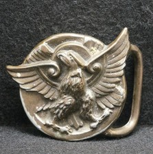WG03110 VERY COOL VINTAGE 1970s EAGLE FLYING BIRD ARTWORK BRASS BELT BUCKLE