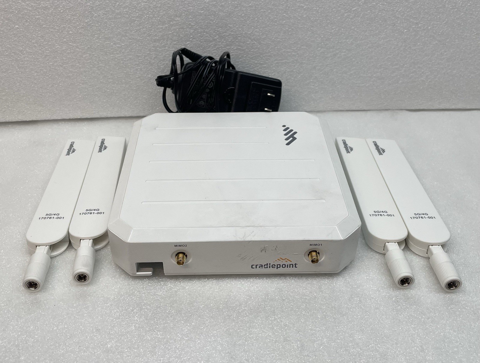 Cradlepoint Router Antenna Cradlepoint W1850-5GB 5G Wideband Router S5A032A With Antennas ...