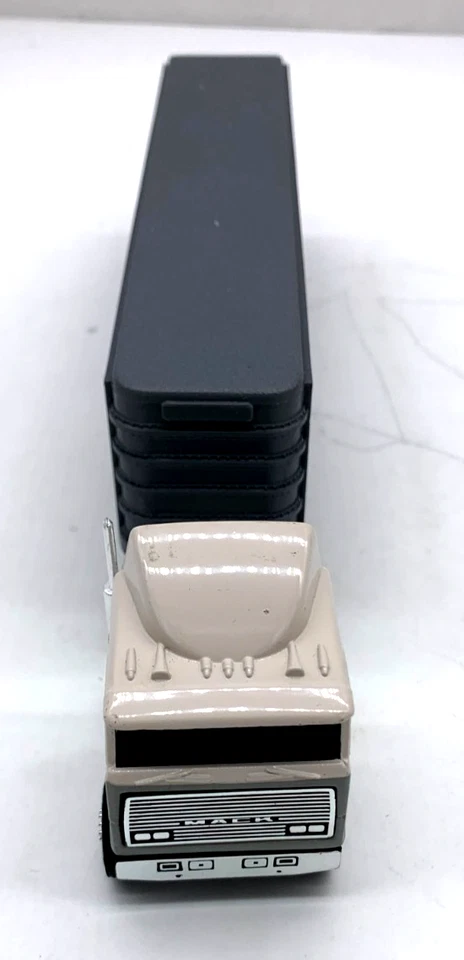 Remolque Ertl Farm Country Mack Cabover y ganado fundido a presión 1/64 Foto 4 de 4