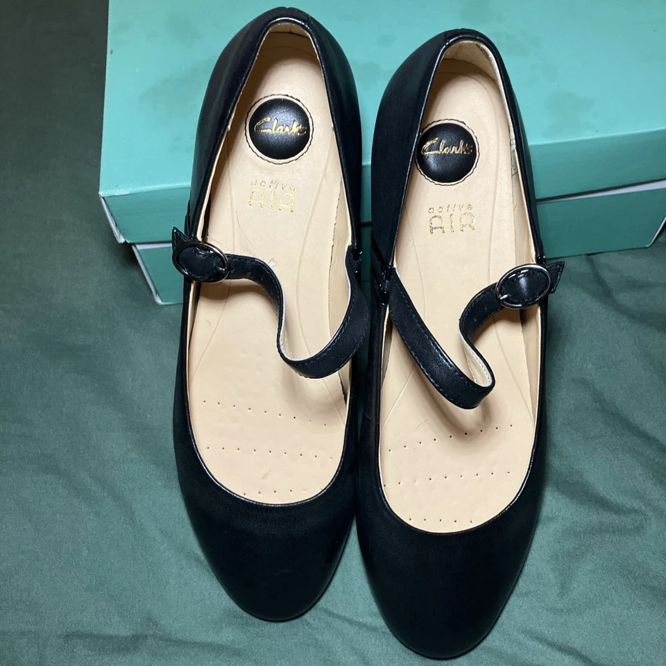 CLARKS Black LEATHER FROTHY SODA MARY JANE UK size 7 width D Euro 41 Mint cond. - Image 3 of 3