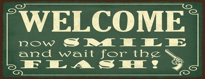 Holzschild 10x27 cm Welcome now smile and wait for the flash Deko Geschenk  Schi