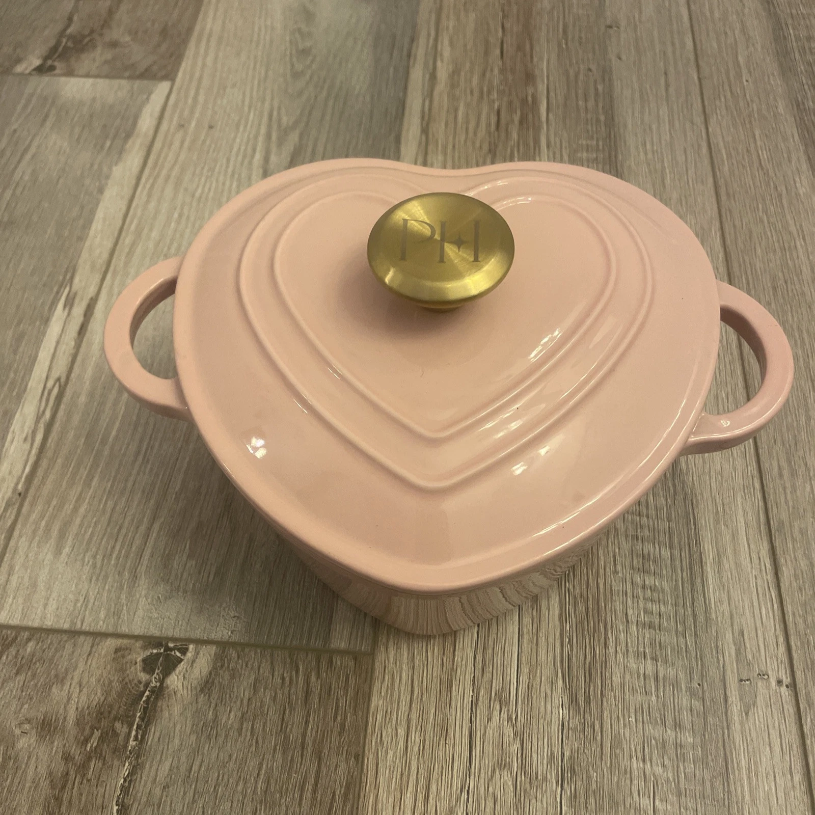 Paris Hilton Enameled Cast Iron Dutch Oven Heart-Shaped Pot with Lid, Pink