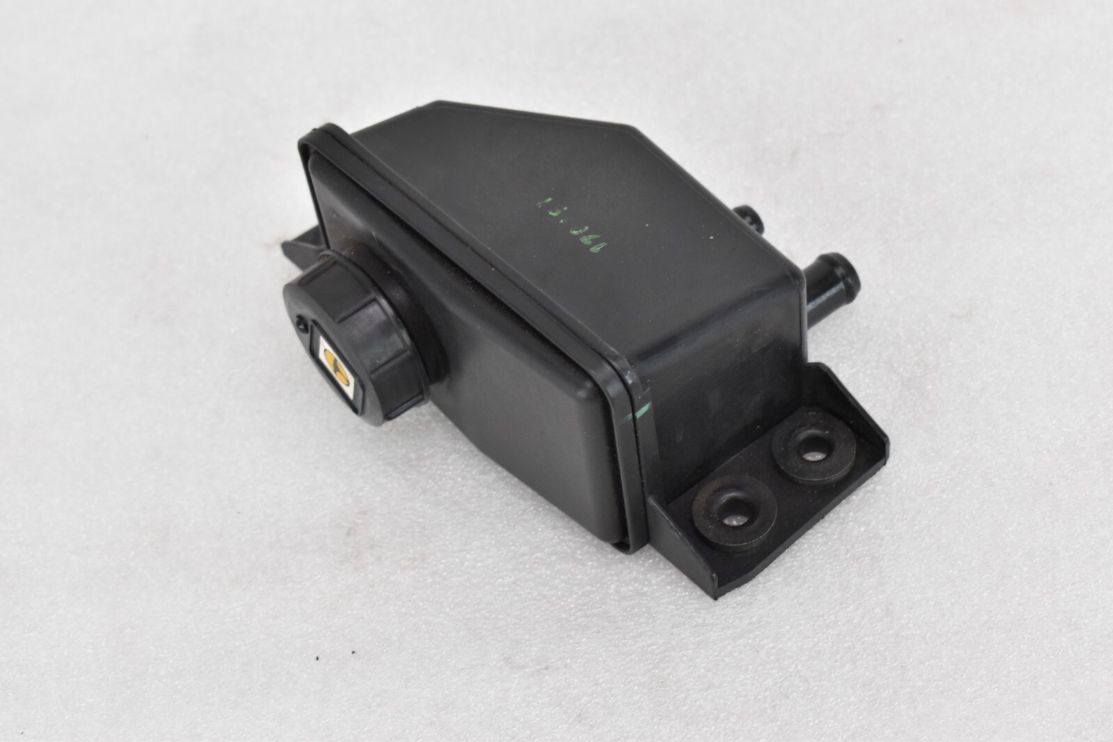 2014-2019 MASERATI GHIBLI SQ4 AWD POWER STEERING OIL RESERVOIR TANK BOOTLE OEM