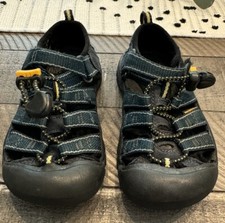 KEEN YOUTH Kids WATERPROOF SPORT SANDALS SHOES size 9 Outdoors Beach Lake