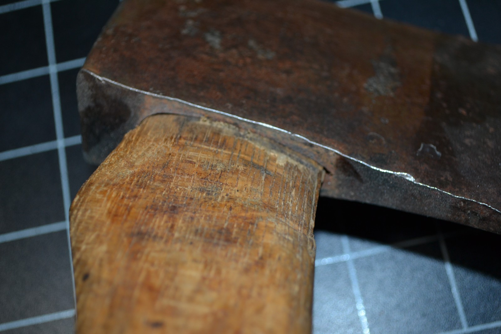 PEAVEY MFG - OAKLAND MAINE - 2 1/2# SINGLE BIT AXE  W ORIGINAL HANDLE