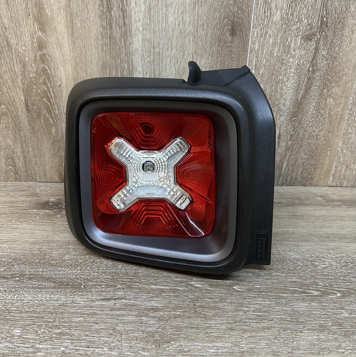 しっぽ 2015-20 JEEP RENEGADE LH OUTER TAIL LIGHT LAMP OEM PART