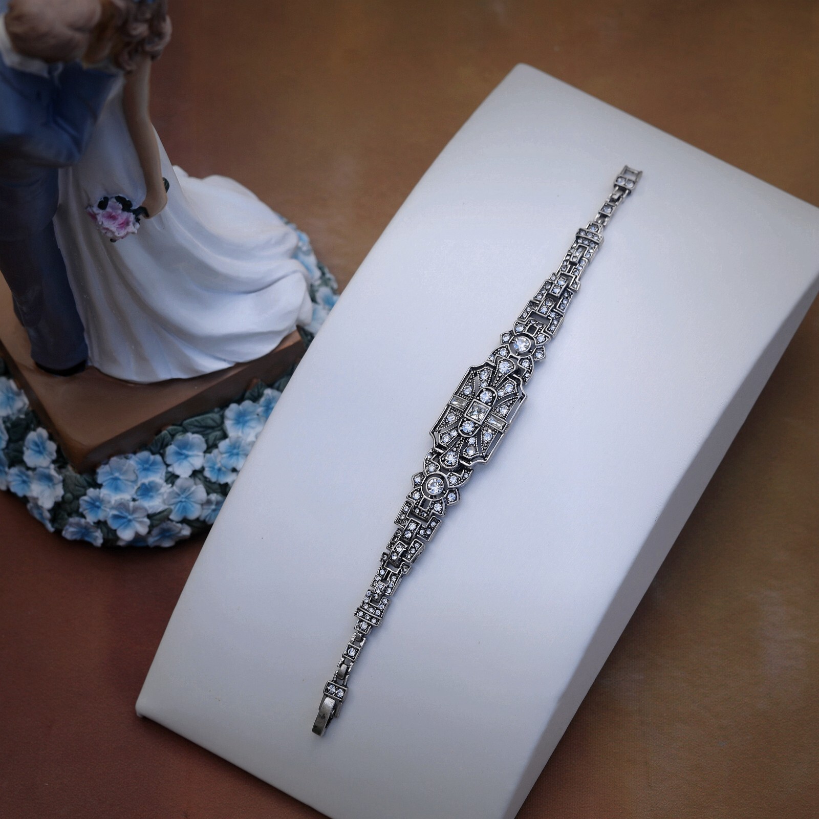 Bracelet argenté antique art déco vintage pour mariage et grande occasion